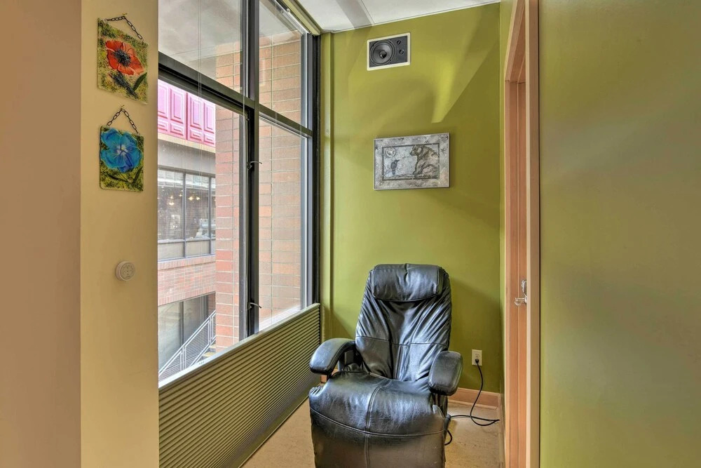 Dtwn Anchorage Getaway: 2 Adjoining Condos!