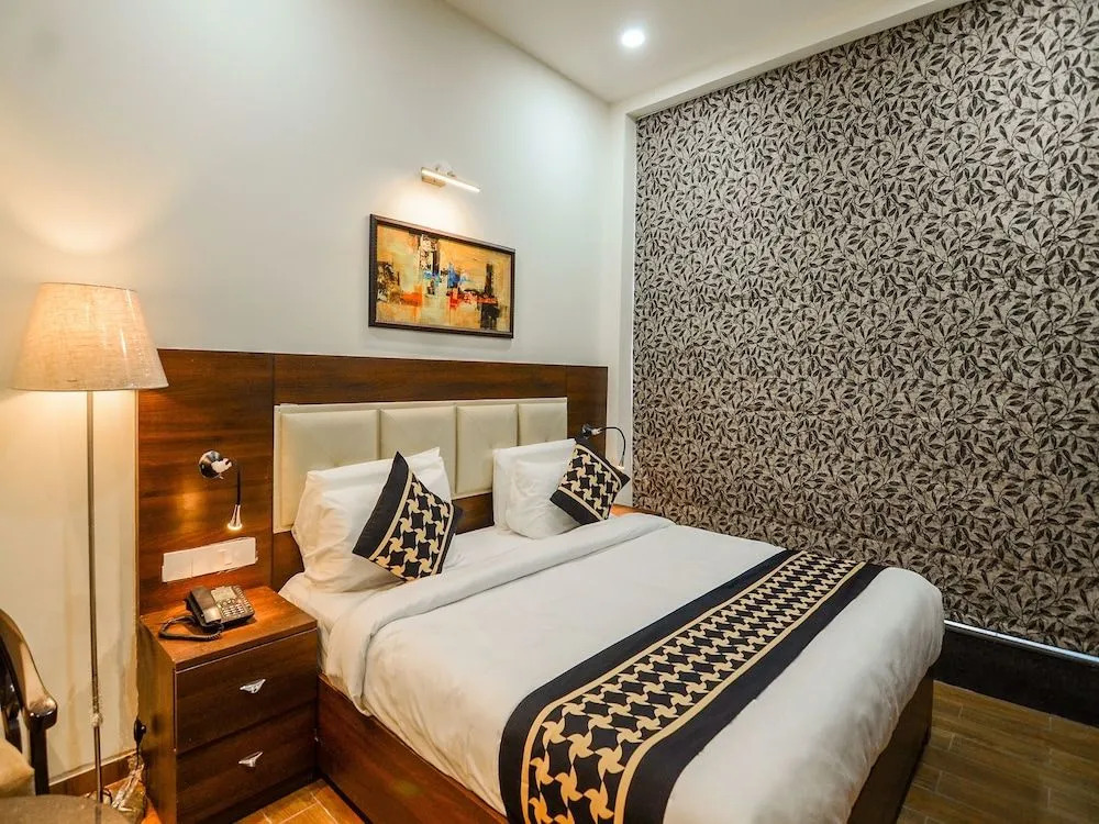 Edition O 30009 Skyhilton Alam Bagh