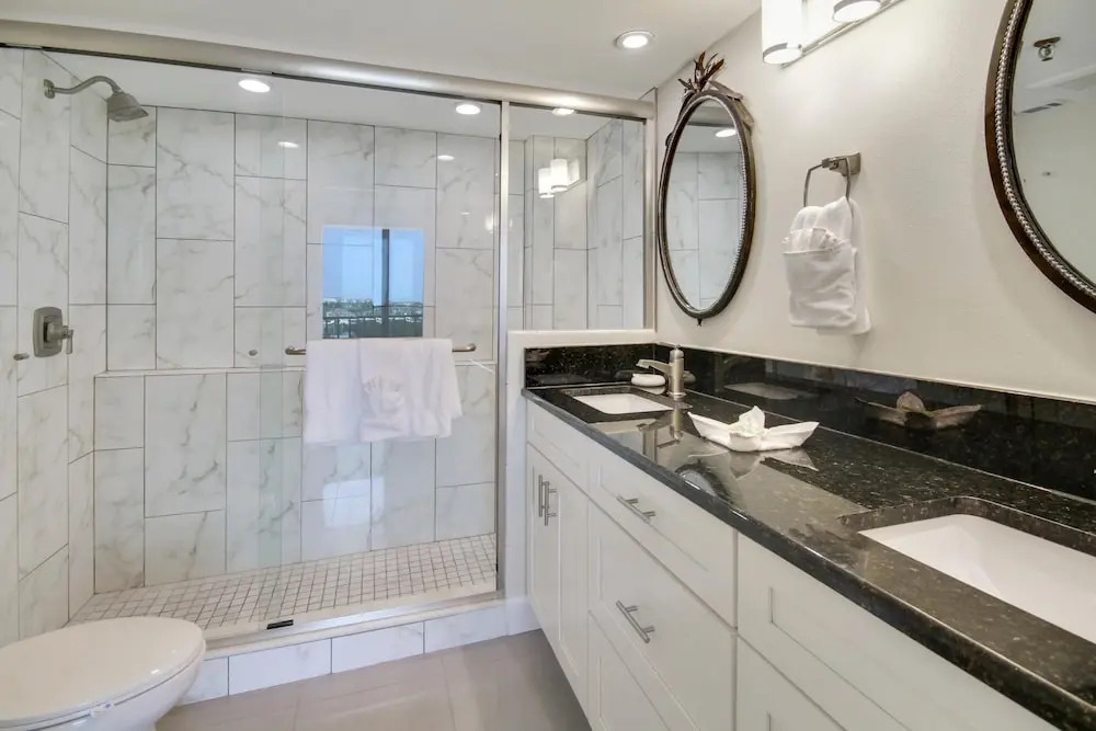Trillium 5C Beach Front/private Balcony With Amazing Views/pool!