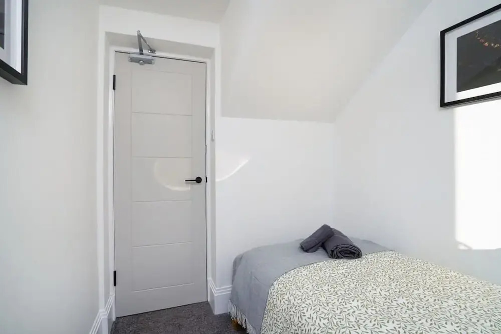 Modern 5 Bed-2 Bath Apartment