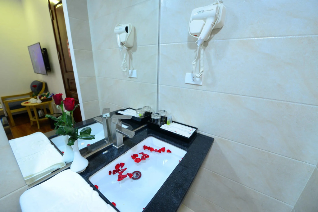 Blue Hanoi Inn Luxury Hotel