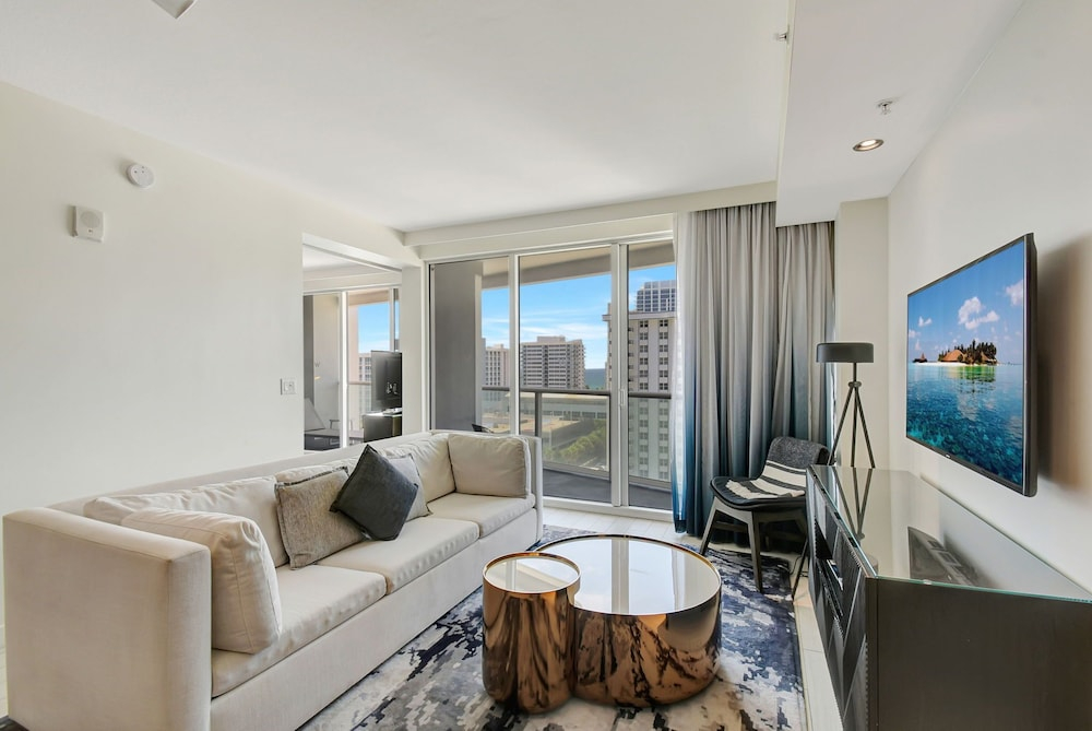 The W - Bayshore Unit 1003