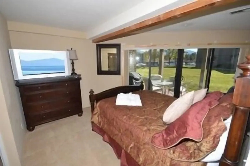 489 Ala Wai, 48 3 Bedroom Condo by RedAwning