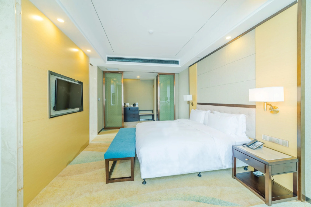Hundred Hotel