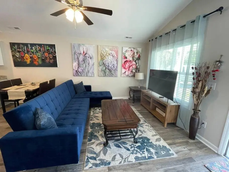 Sleep 10, NEW CONSTRUCTION home, half mile to beach, 3 BD 2 BA, 6 beds