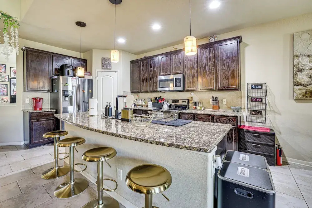 Family Home: Cook, Create & Unwind Near Lackland