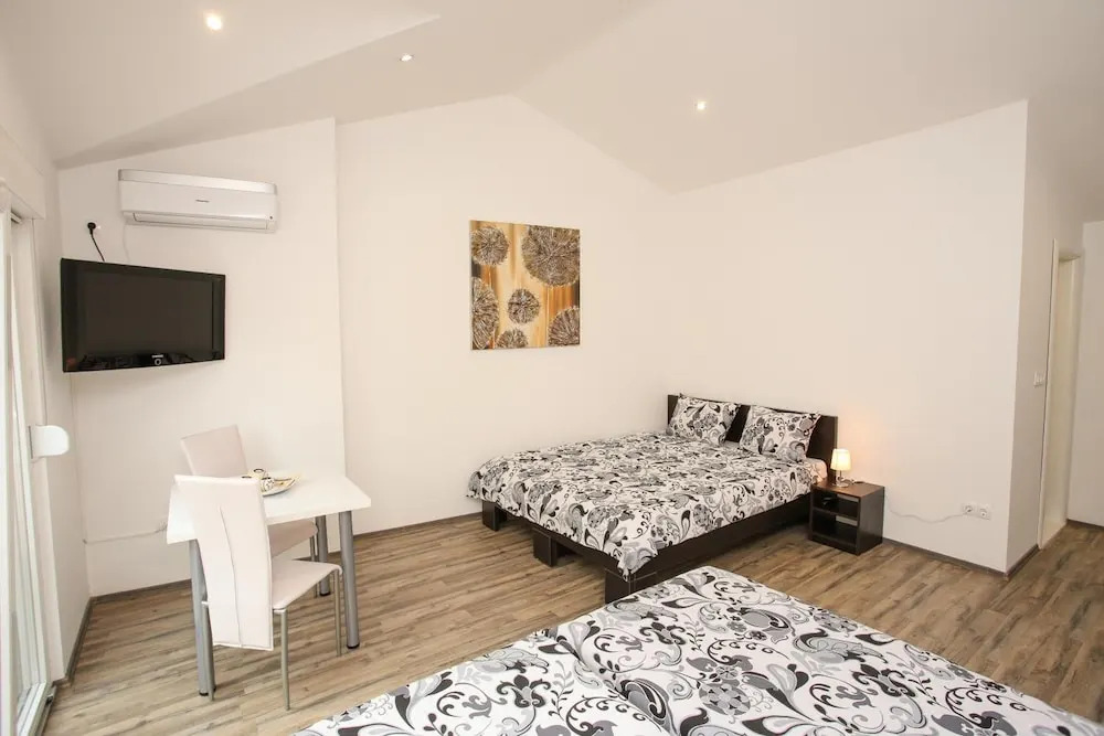 Apartments & Rooms Villa Zaad FREE PRIVATE PARKING