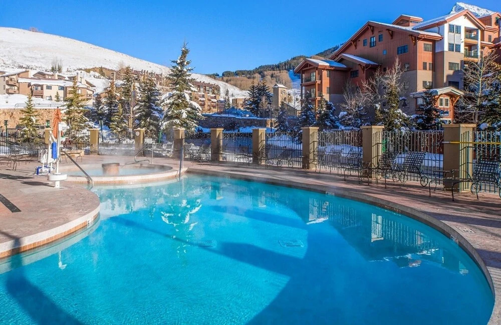 Grand Lodge 1-Bedroom Condo with 3 Queens & Close to Everything 1 Condo - No Cleaning Fee! by RedAwning