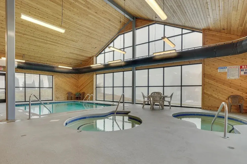 Indoor & Outdoor Pools! Condo 3 Mi to Gsmnp