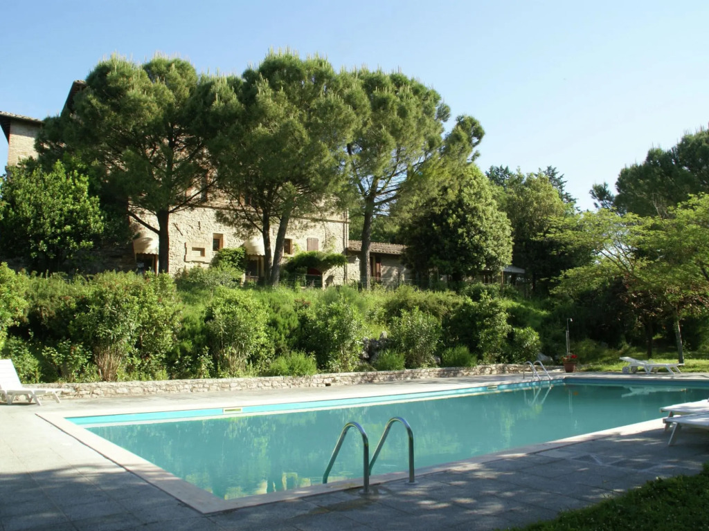 Cosy apartment in Mantignana with private terrace