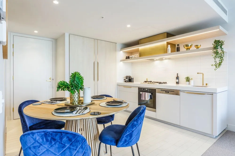 Exquisite 1 bedroom Parking Gym Pool Spa