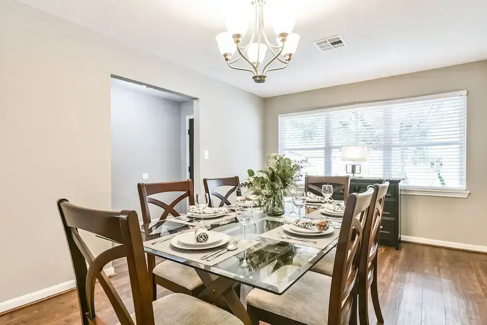 West End in SW Houston, Sleeps 10, Work-cation, King Bd, Pet, High Speed Wifi