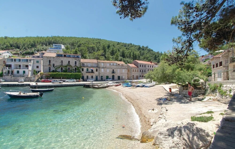 Beautiful Home in Blato With Wifi and 5 Bedrooms