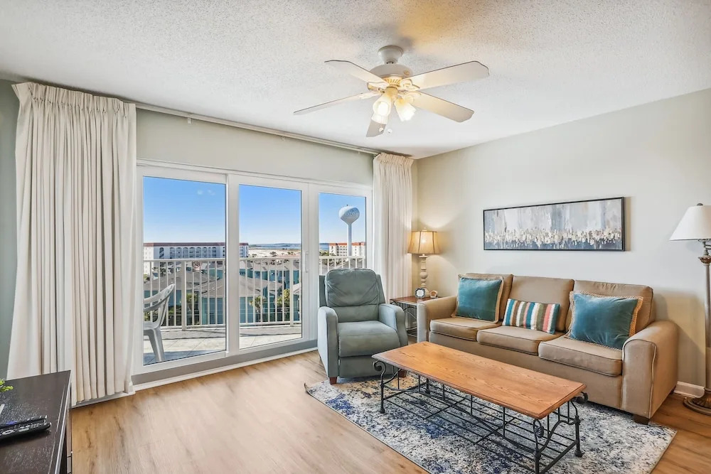 Seacrest 715B is a 2 BR Gulfside on Okaloosa Island by RedAwning