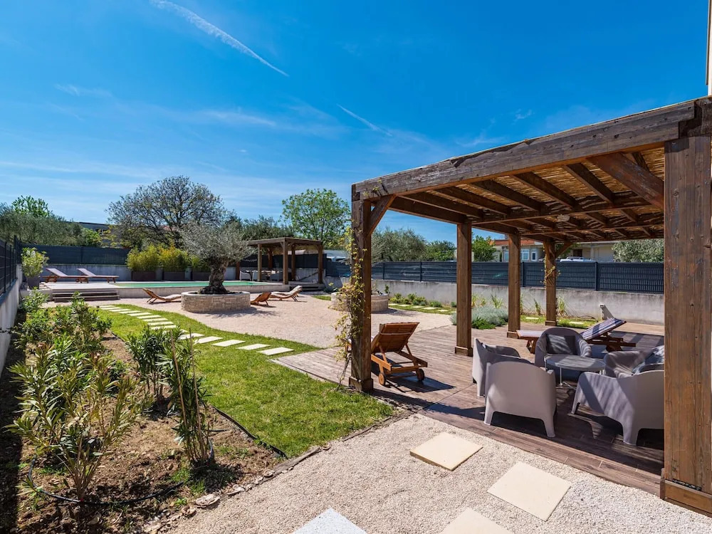 Nice Villa With Private Pool, Fenced Garden, Roofed Terrace, Near the Beach