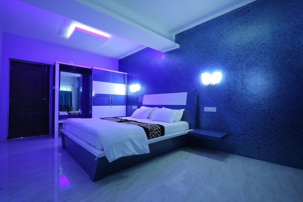 OYO 11396 Hotel Cyprus Inn