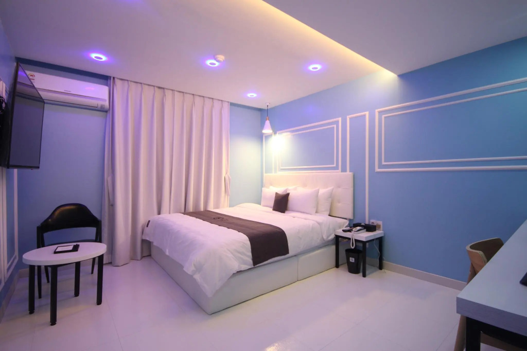 Gray Hotel