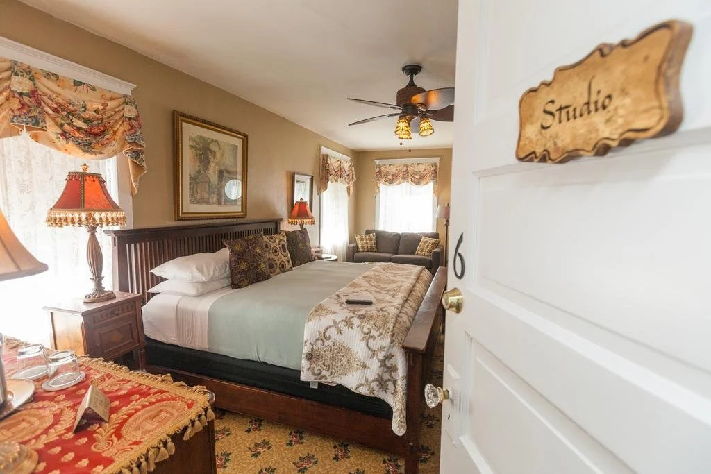 Inn on Charlotte Boutique Hotel