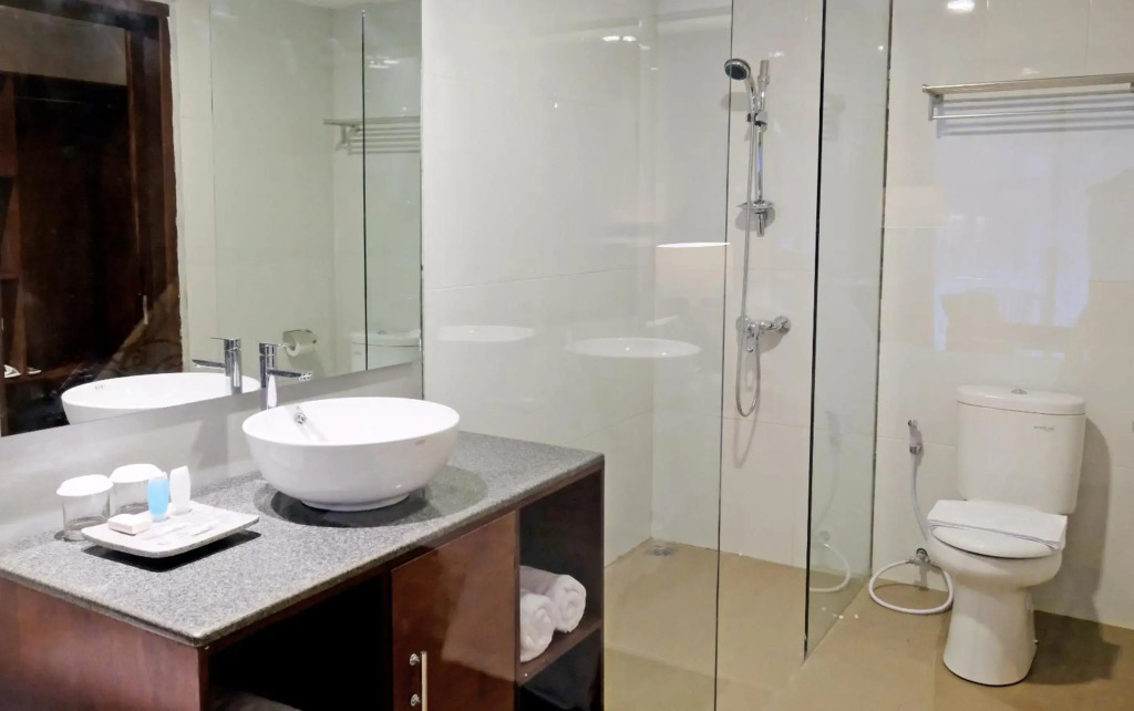 The Nalaya Hotel & Resto