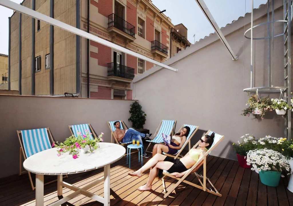 Latroupe Poblenou Beach