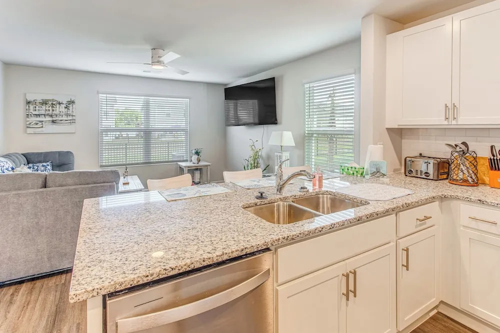 2 Mi to Sea & Sand! Modern New Build in Surfside
