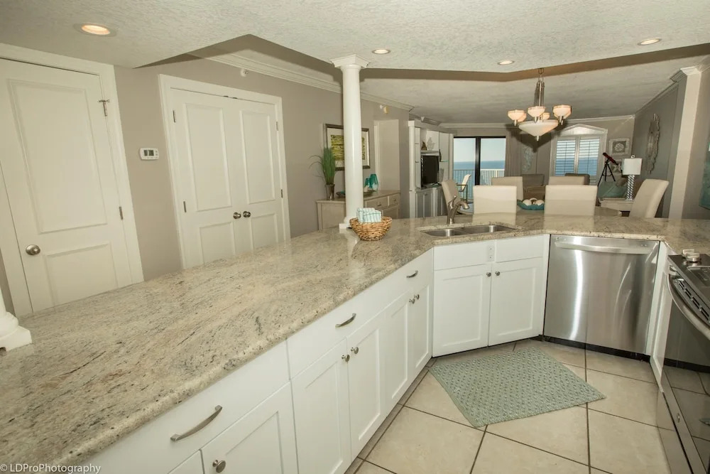 Inlet Reef 403 2 Bedroom Condo by RedAwning