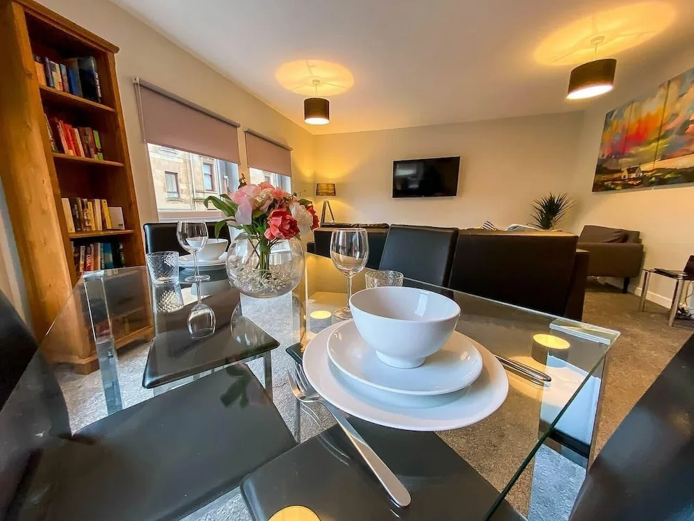 Kelvingrove Art Gallery Flat - Private Parking