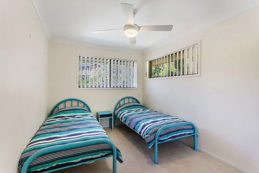 Navala Avenue, 6
