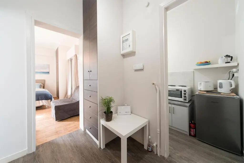 EL GRECO bright, airy penthouse in trendy Petralona