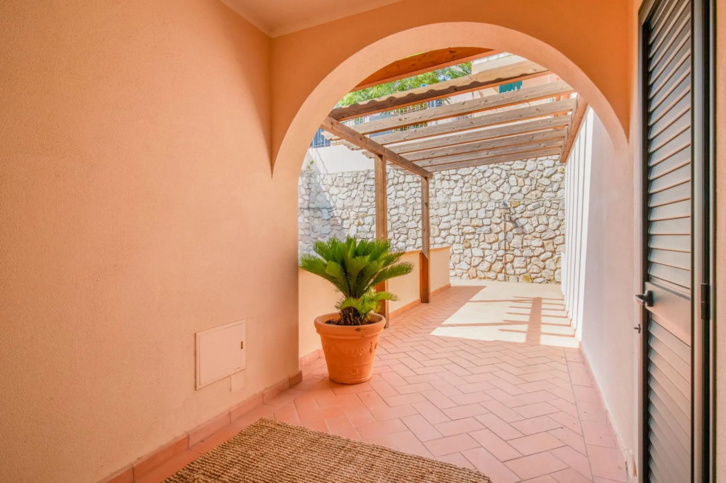 Just built with beautiful sea view, in the center of Capoliveri and equipped with every comfort-Casa Andreale