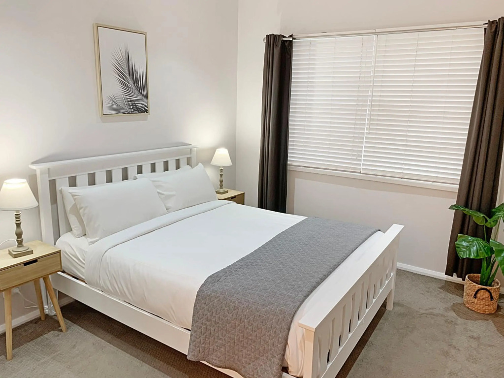 Bright 3-bedroom apartment - Central Armidale