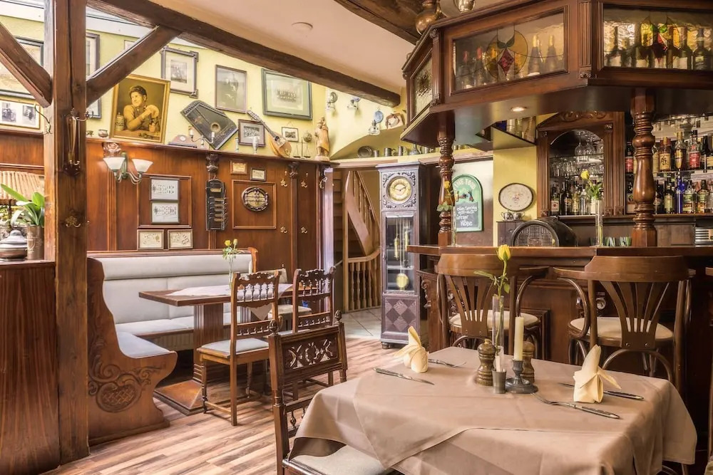 "Zur Altstadt - Am Fuße der Osterburg" Gaststätte, Pension, FEWO