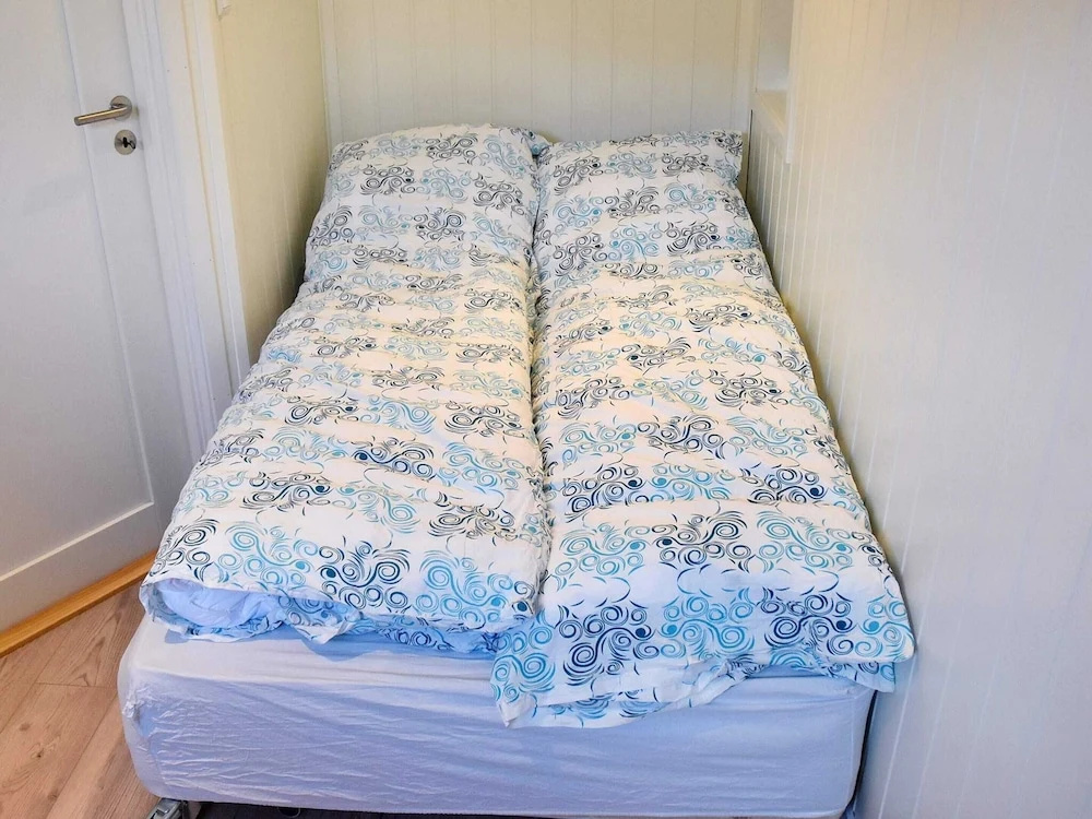 10 person holiday home in Brattvåg