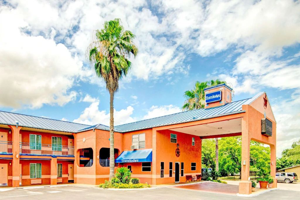 Econo Lodge Inn & Suites Near Lackland AFB