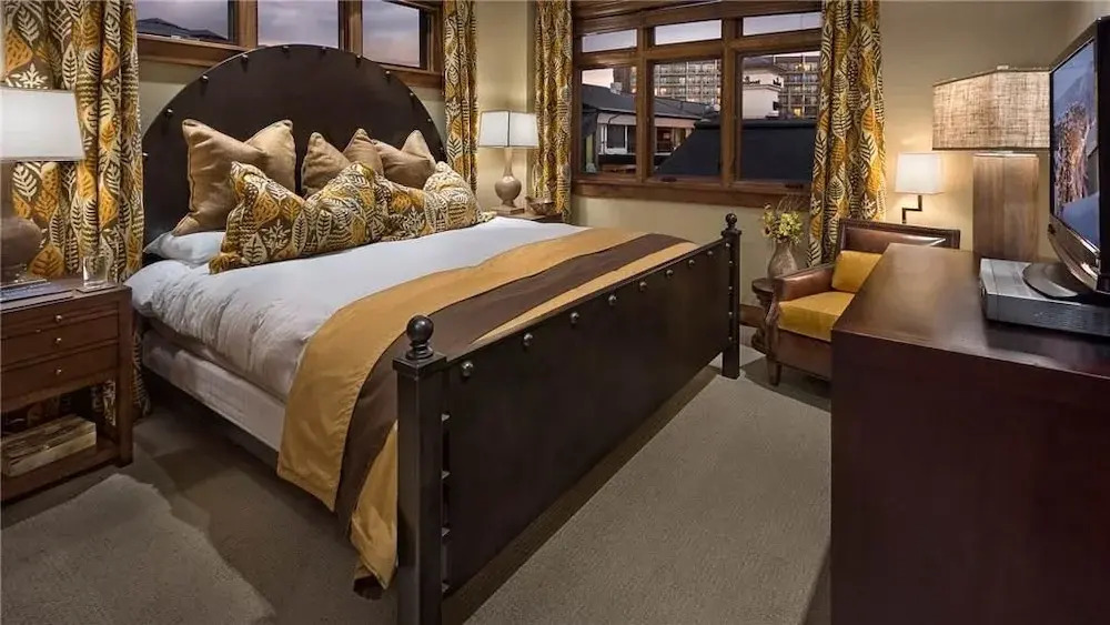 Grouse Mountain 510 4 BedroomCondo By Moving Mountains