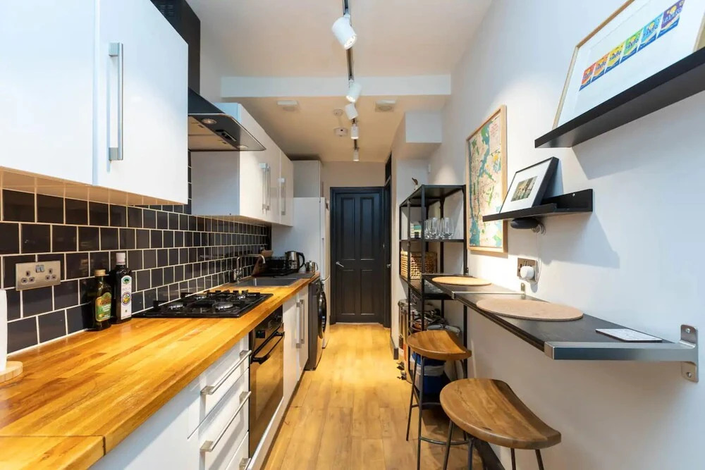 Stylish 2 Bedroom Flat With Large Private Garden