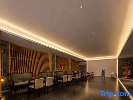 Shanshuijian Hot Spring Hotel (Hailuogou Glacier Forest Park)