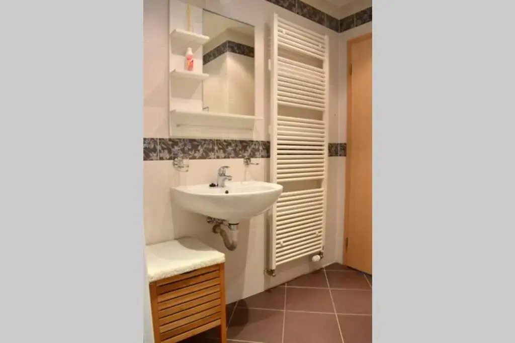 Modern apartments - Airport 8mins