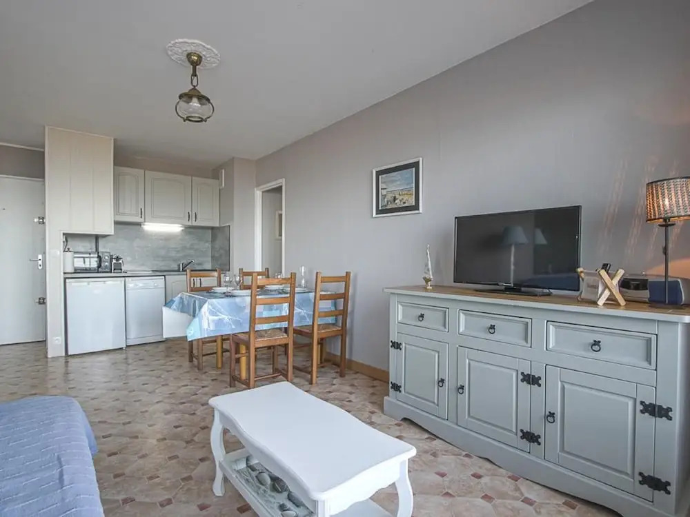 Charming Apartment in Courseulles sur Mer Near Seabeach
