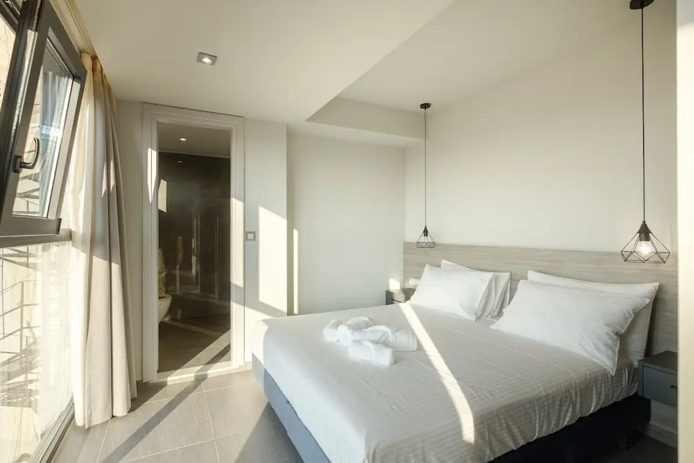 Sky-High Central Penthouse - 01