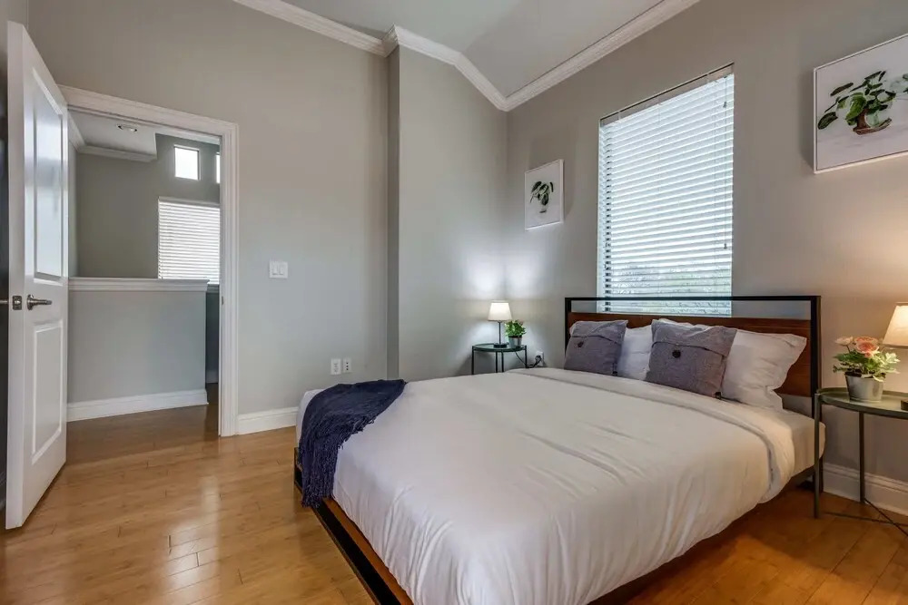 2 Unit Grand Oak Lawn house Perfect for Groups