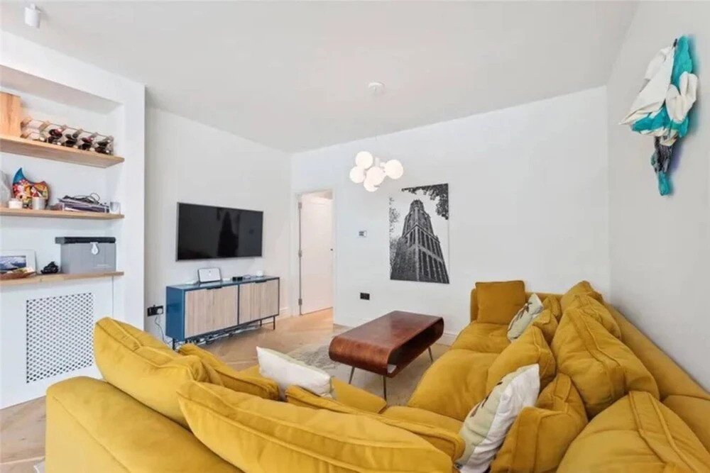 Stylish and Spacious 3 Bedroom Garden Flat in Fulham