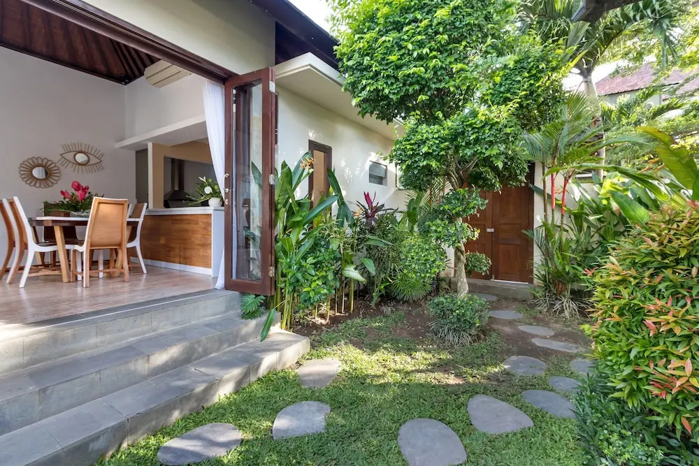 Villa Camilla 2 by Villa Finder