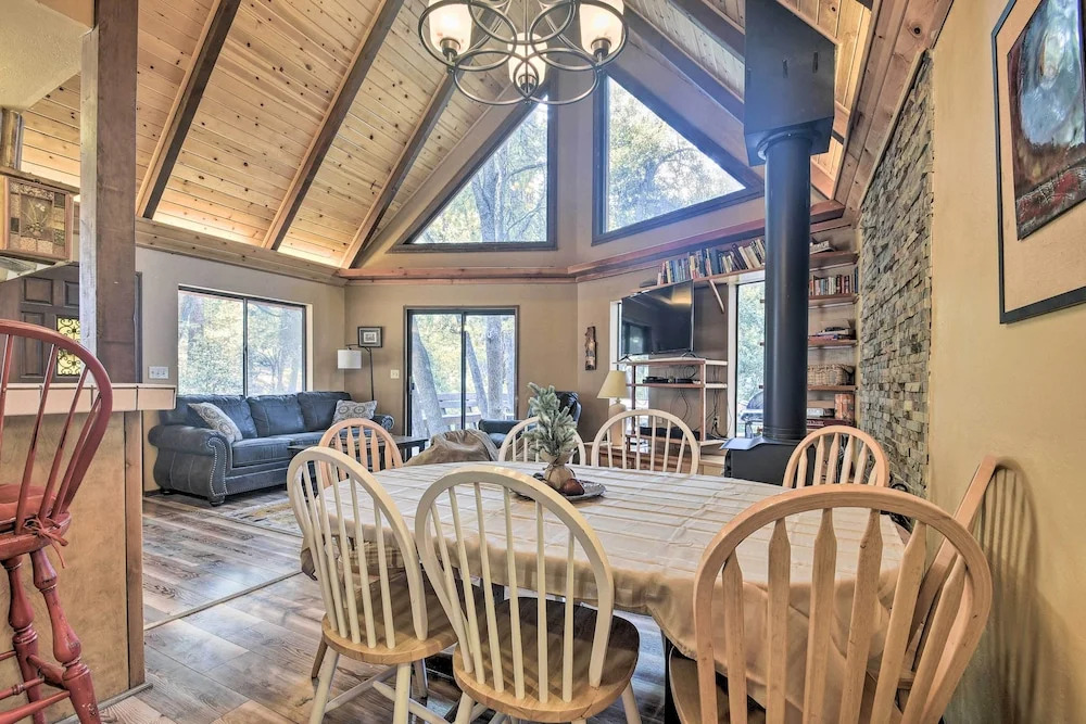 Updated 'tree House' Pine Mtn Club Cabin by Trails