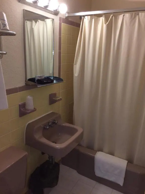 Crystal Sands Motel