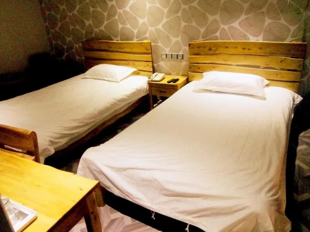 Longbai Business Hotel