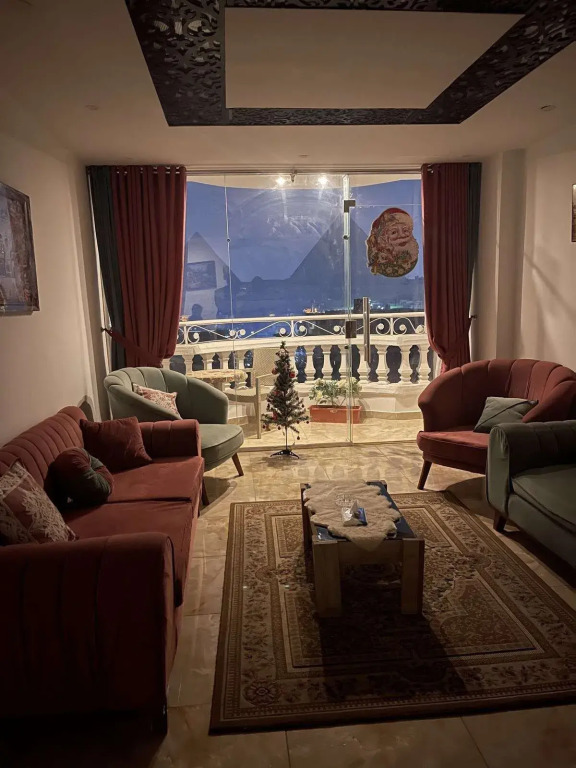 Full Pyramids View Apartment with Balcony For 8 P