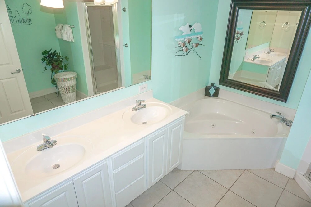 Sunrise Beach 1401 - Beachfront Condo