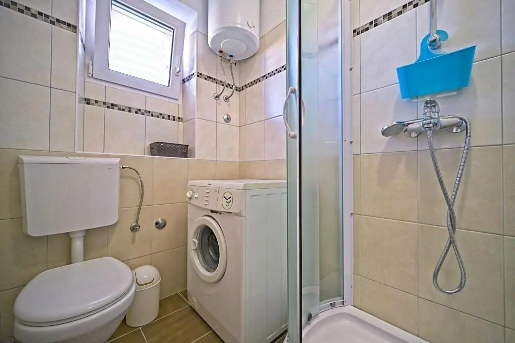 Apartment Pavo-80m from beach