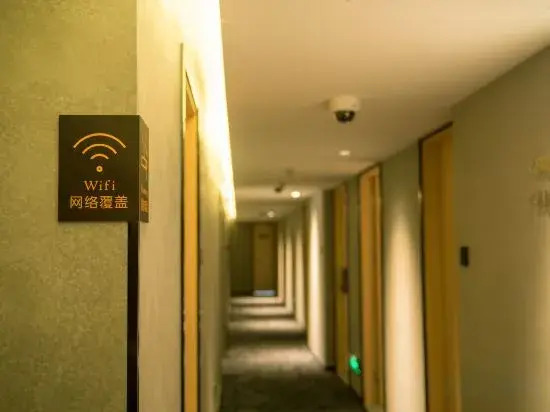 West Suburb of Hongqiao Hub Lereal @ Hotel